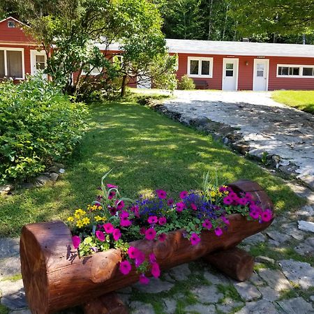 Kan-A-Mouche Pourvoirie Auberge Et Chalets Saint-Michel Eksteriør billede
