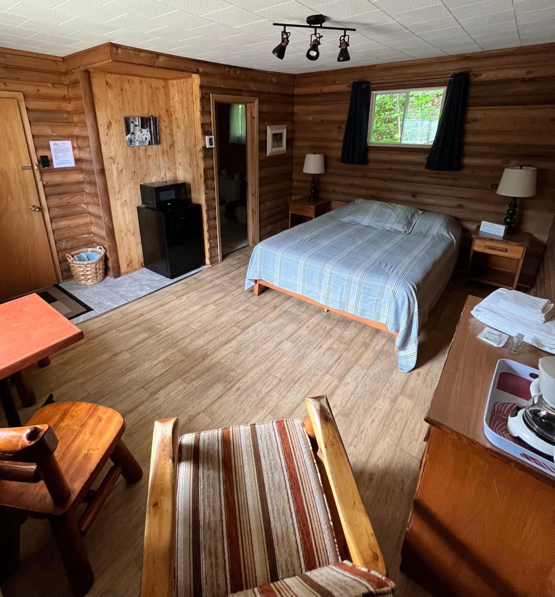 Kan-A-Mouche Pourvoirie Auberge Et Chalets Saint-Michel Eksteriør billede