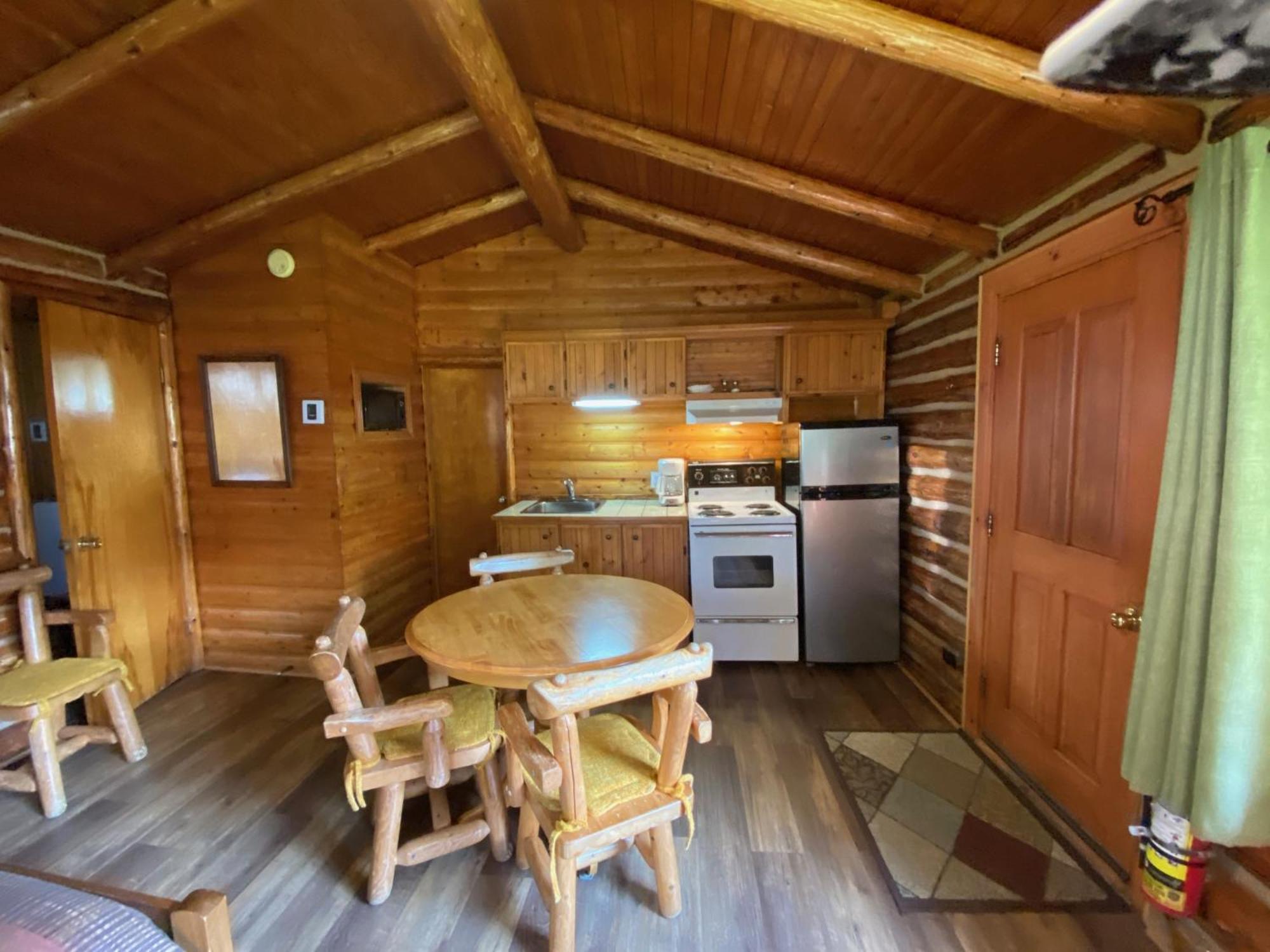 Kan-A-Mouche Pourvoirie Auberge Et Chalets Saint-Michel Værelse billede
