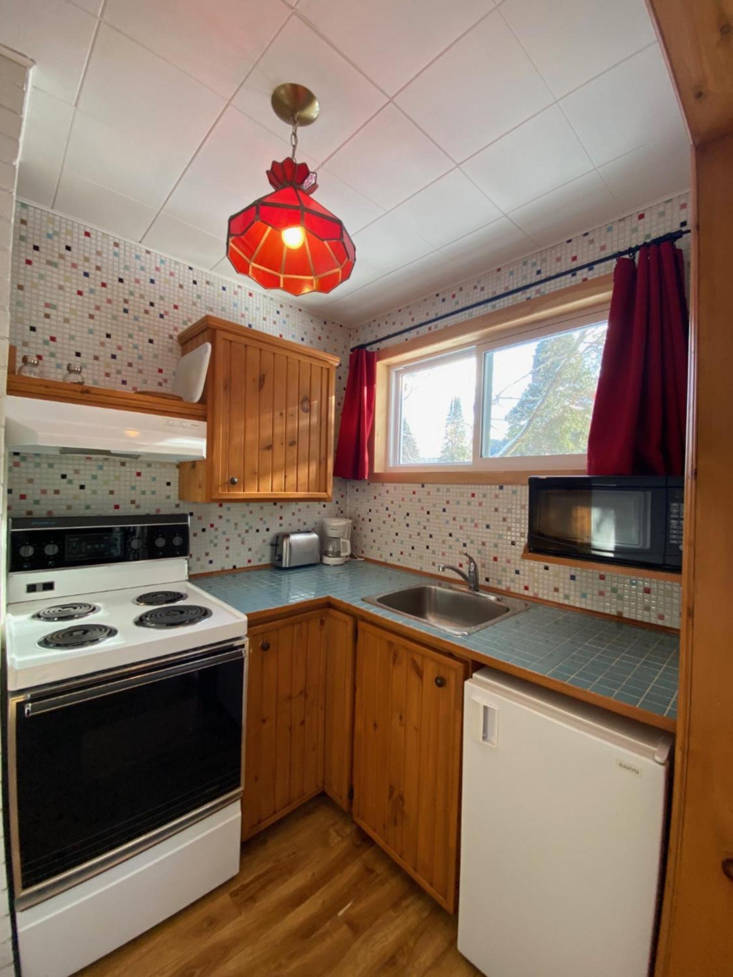 Kan-A-Mouche Pourvoirie Auberge Et Chalets Saint-Michel Værelse billede