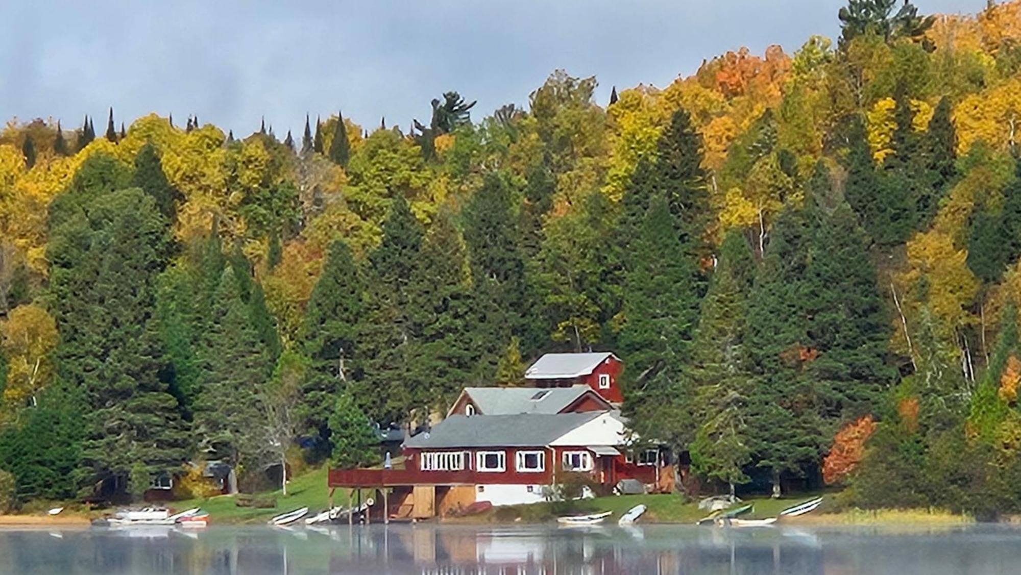 Kan-A-Mouche Pourvoirie Auberge Et Chalets Saint-Michel Eksteriør billede