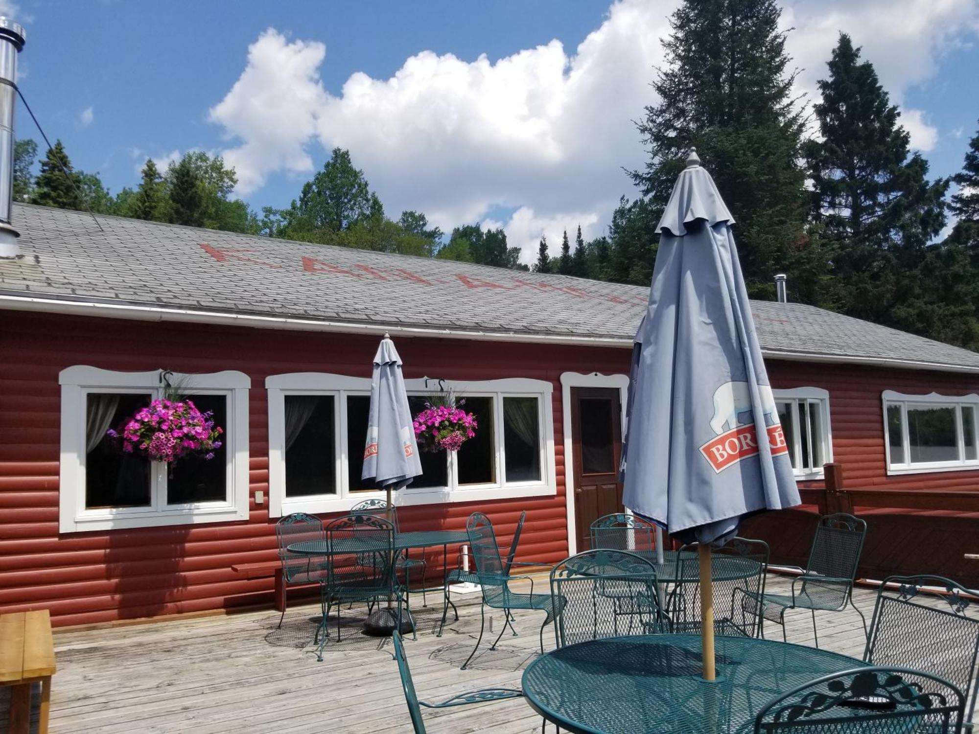 Kan-A-Mouche Pourvoirie Auberge Et Chalets Saint-Michel Eksteriør billede