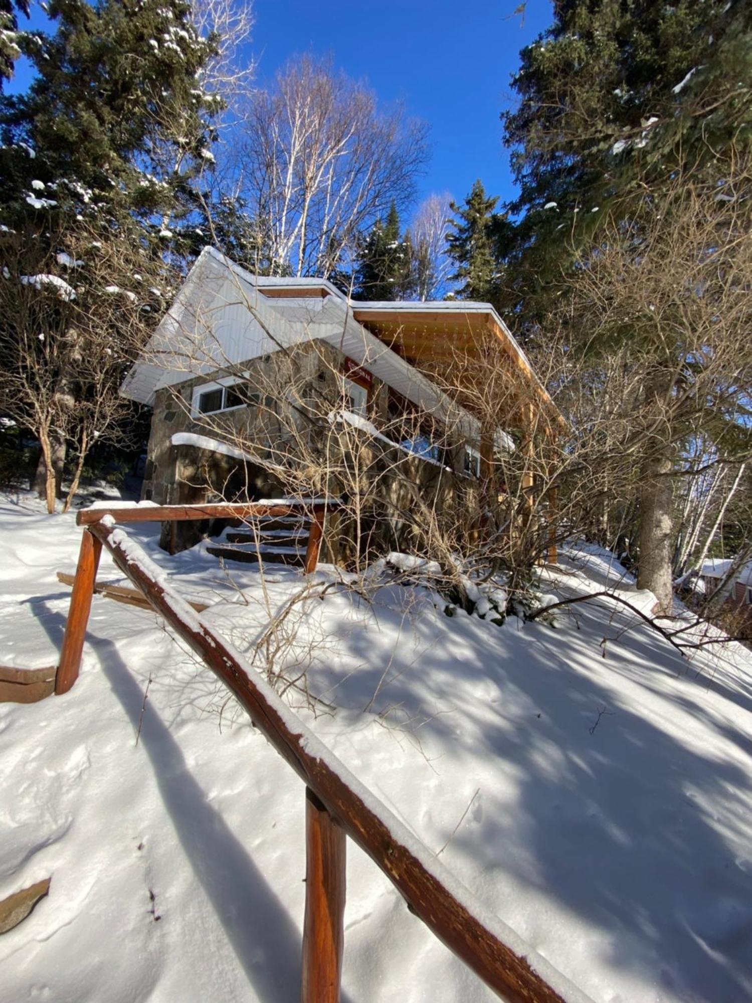Kan-A-Mouche Pourvoirie Auberge Et Chalets Saint-Michel Eksteriør billede