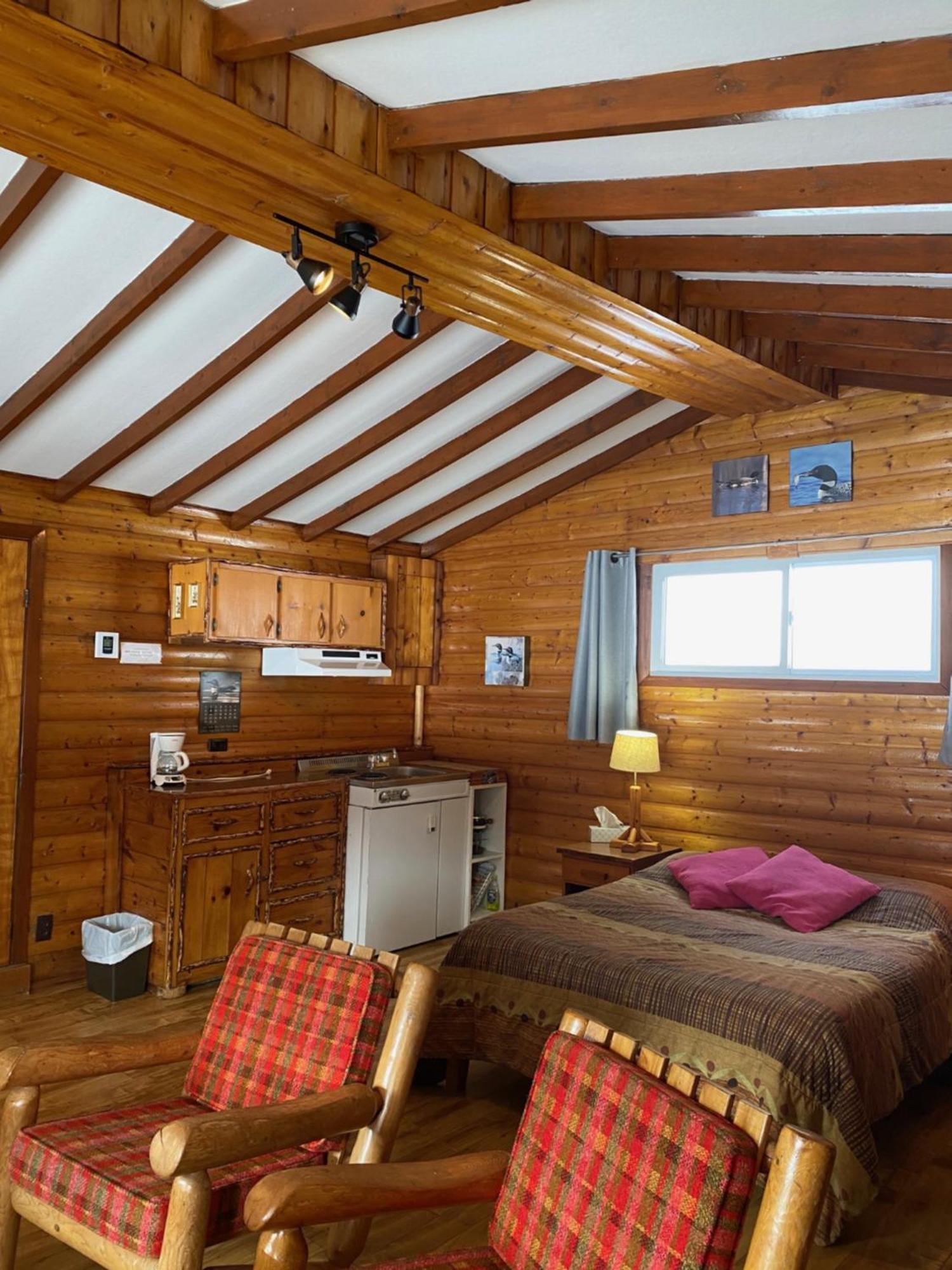 Kan-A-Mouche Pourvoirie Auberge Et Chalets Saint-Michel Værelse billede