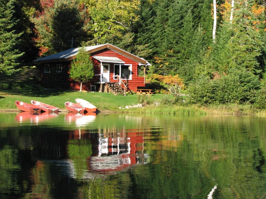 Kan-A-Mouche Pourvoirie Auberge Et Chalets Saint-Michel Eksteriør billede