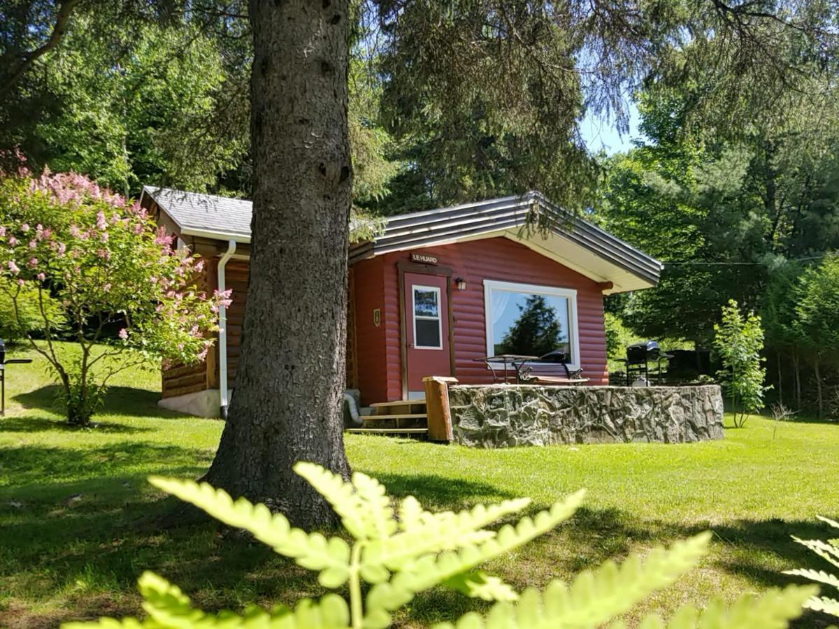 Kan-A-Mouche Pourvoirie Auberge Et Chalets Saint-Michel Eksteriør billede